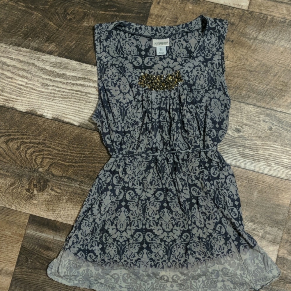 Adorable maternity top